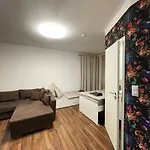 Gemuetliches Eg-apartment In Fuer 6 Lägenhet Weissenthurm